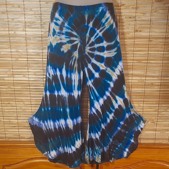 Tie-dyed Teal & Navy Flaired Leggings - Picture 2 of 12